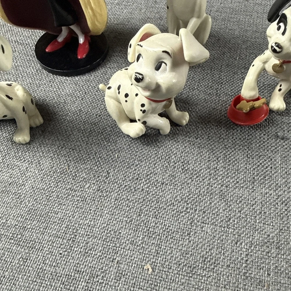 Disney 101 Dalmatians Figures Lot Of 7 Cruella de Vil, With 6 Puppies