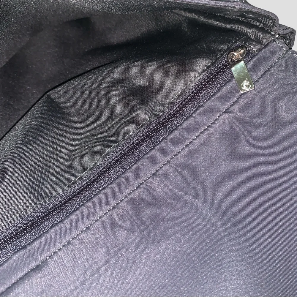 Samsonite Crossbody Travel tablet Nylon Bag Gray With Pockets And Magnetic Snap