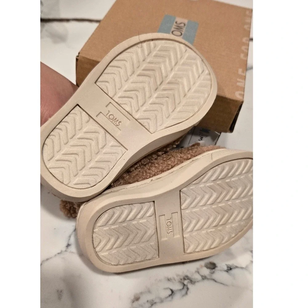 Toms wrap little