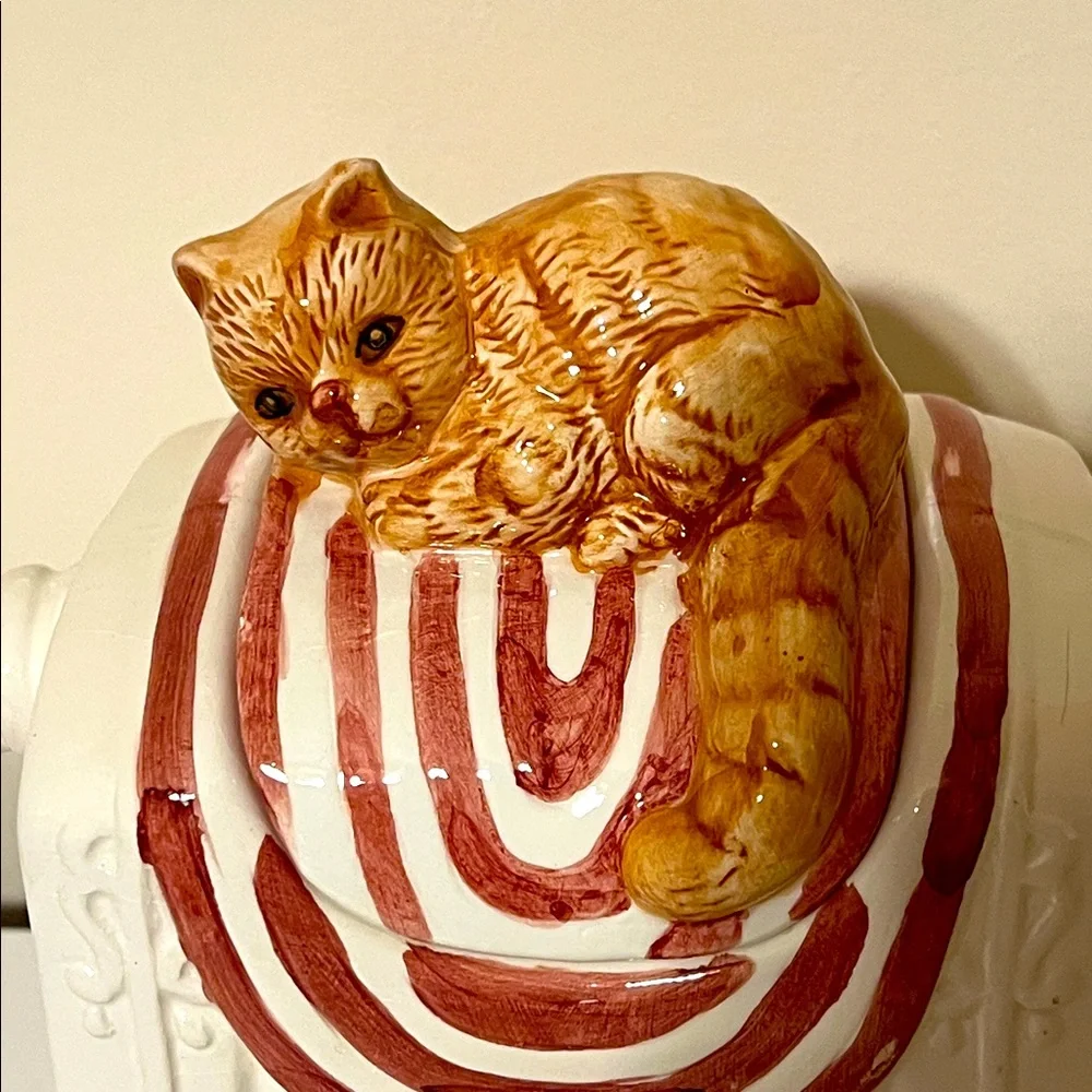 Vintage 1980 Ceramic Teapot Ginger Cat Sleeping on Radiator. Like New