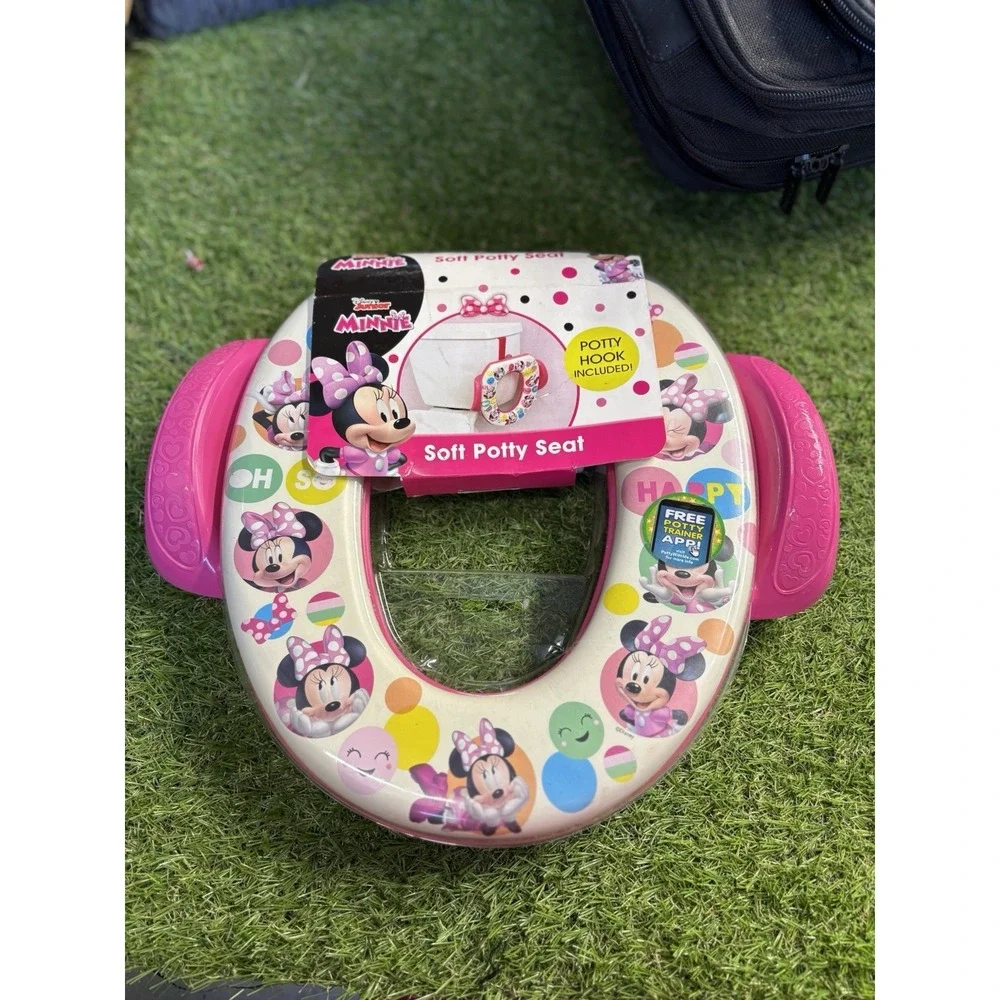 NEW Disney  Minnie Mouse‎ TOILET SEAT  Seat With Potty Hook Pink  18M+