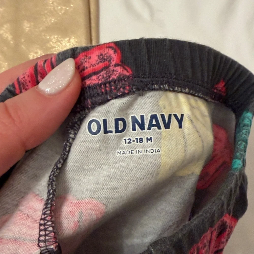 Old Navy Leggings and T-shirt