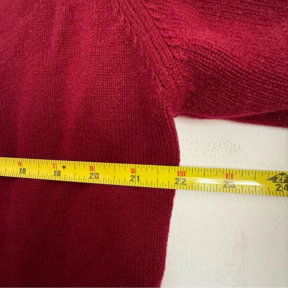 L.L. Bean men’s burgundy long sleeve saddle shoulder lambswool sweater size M‎