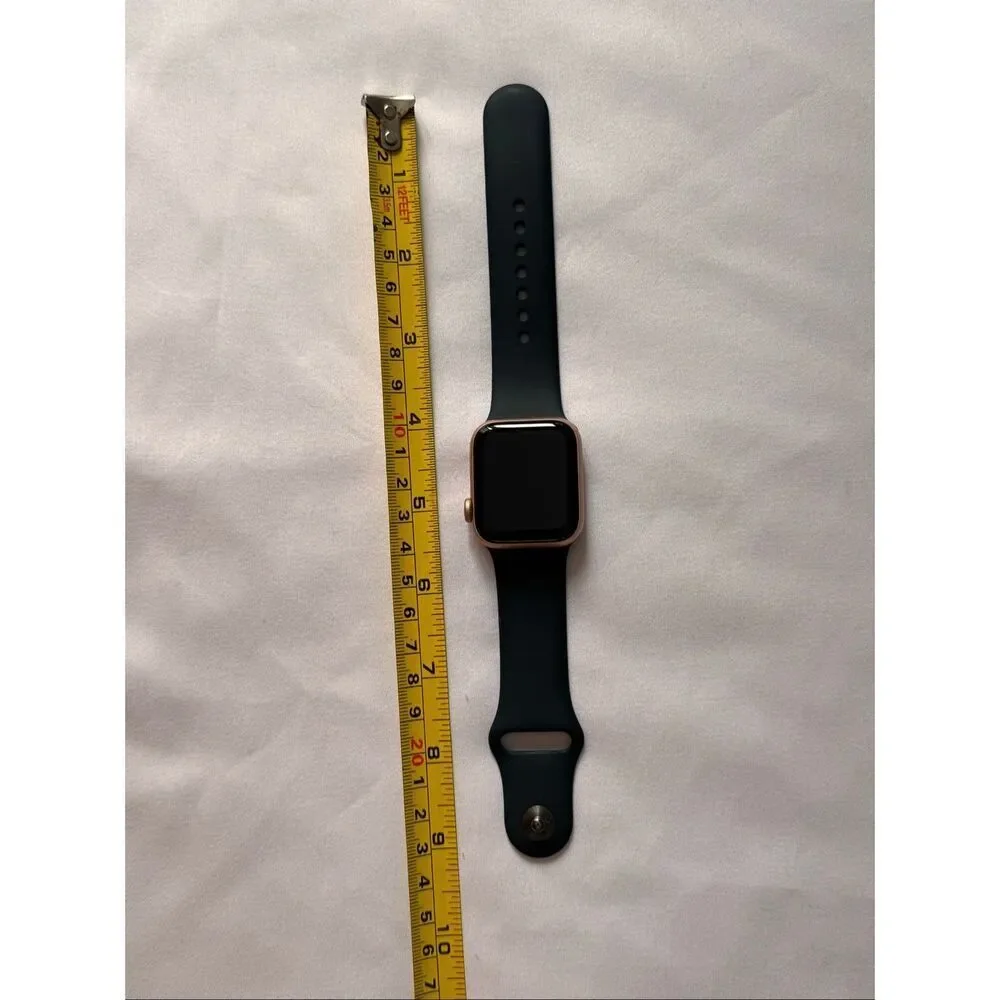 Apple Watch SE 40mm 32GB A2353 Aluminum Gold/Charger