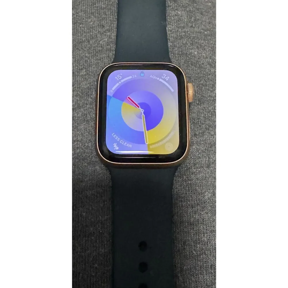 Apple Watch SE 40mm 32GB A2353 Aluminum Gold/Charger