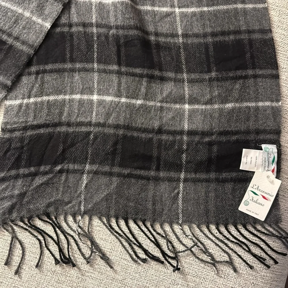 laccessorio italiano 🧣 nwt
