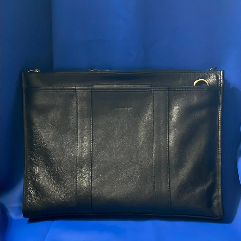 Sabandija poet black
