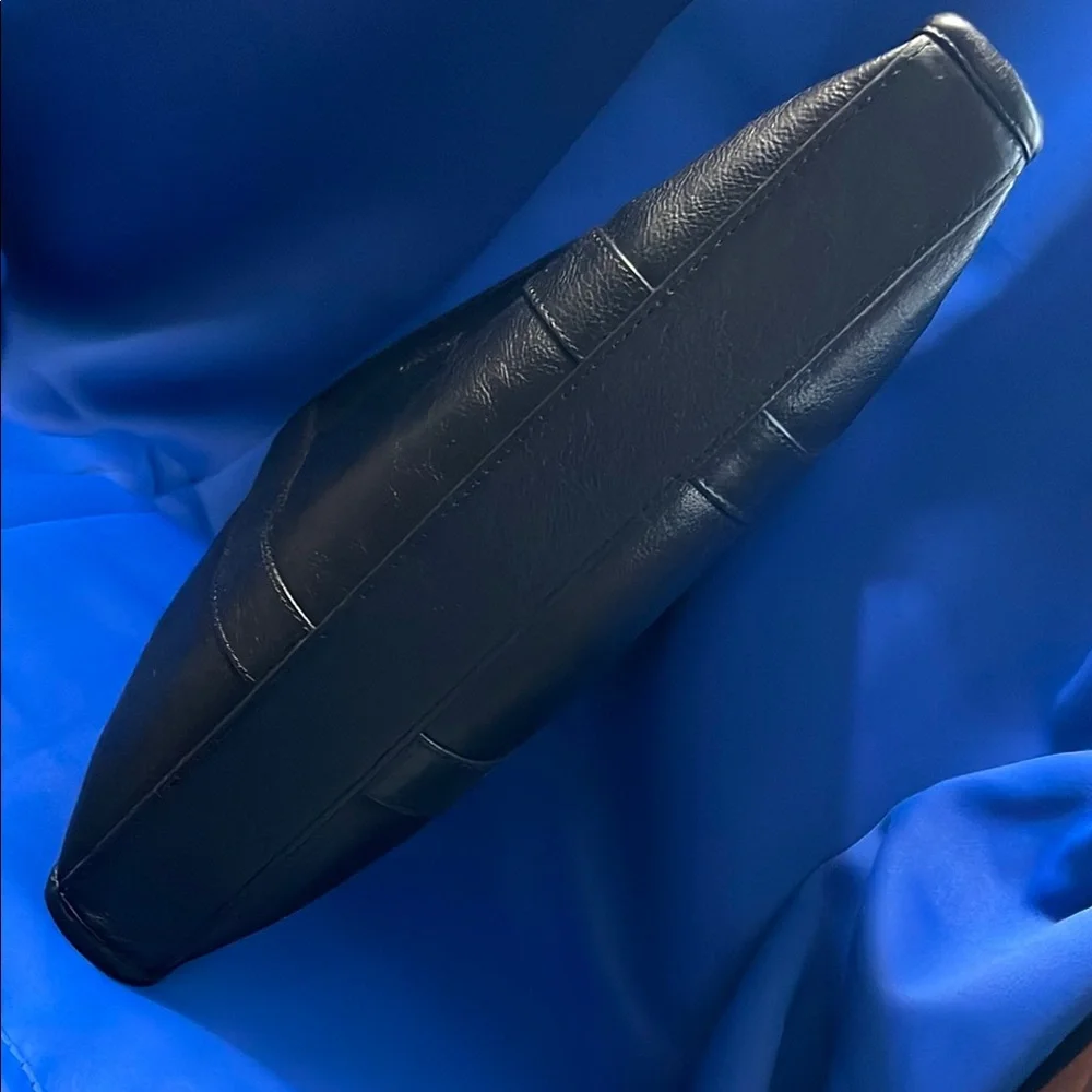 Sabandija poet black