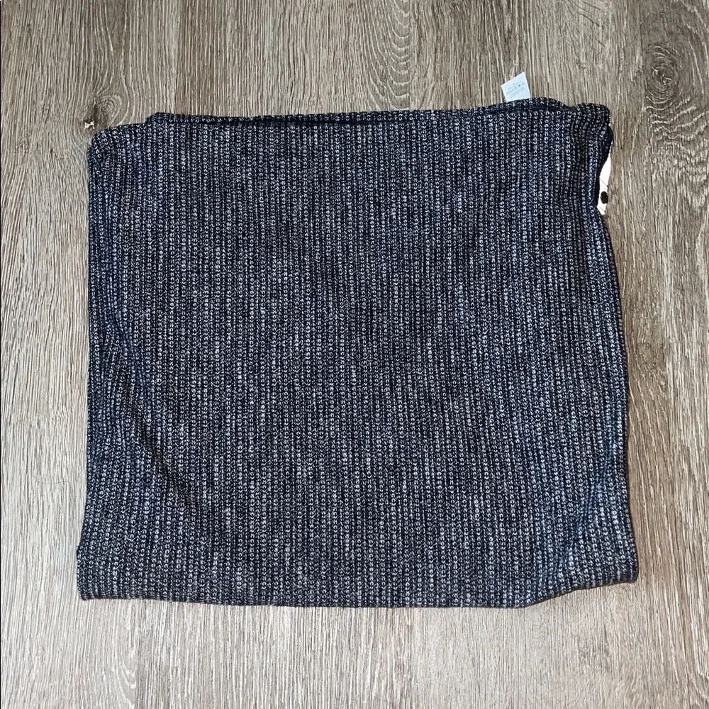 Lululemon Rulu Vinyasa Scarf black and white versatile infinity