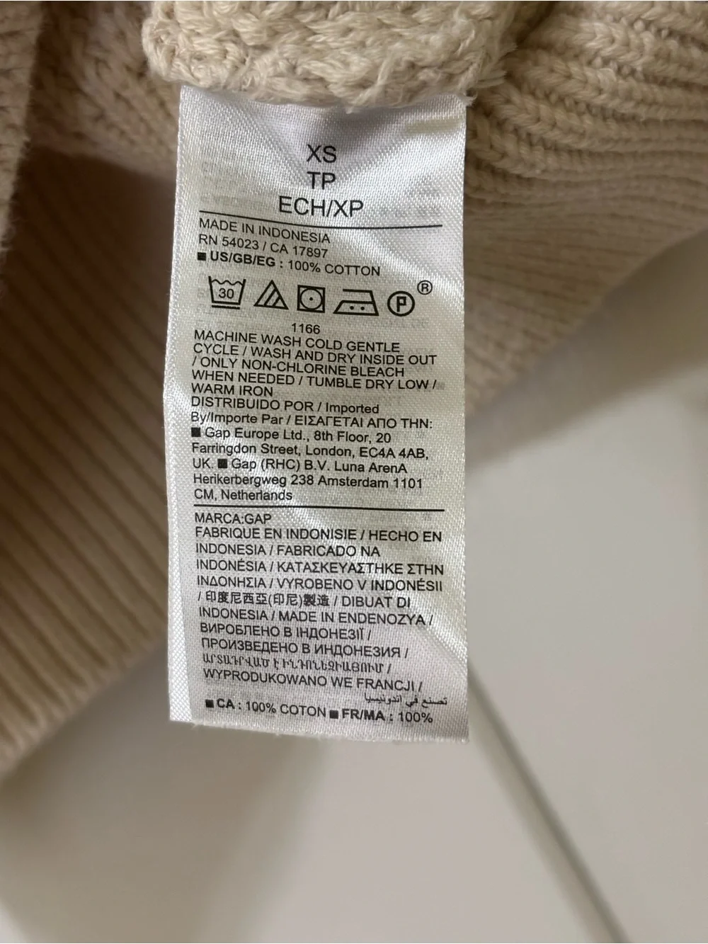 GAP crewneck sweater