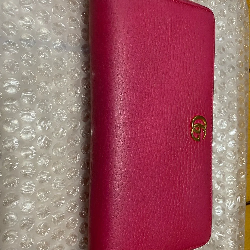 Gucci GG Marmont zip-around wallet in shocking pink