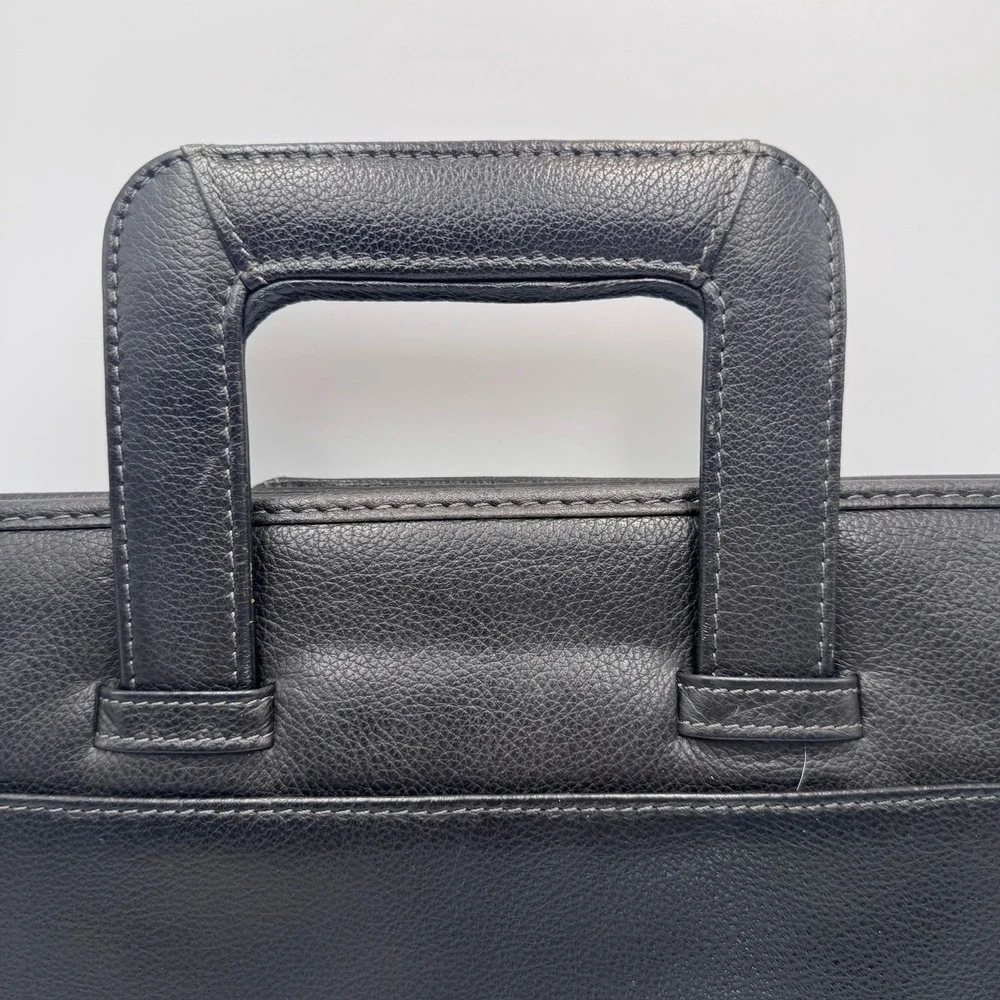 Samsonite pebbled briefcase features