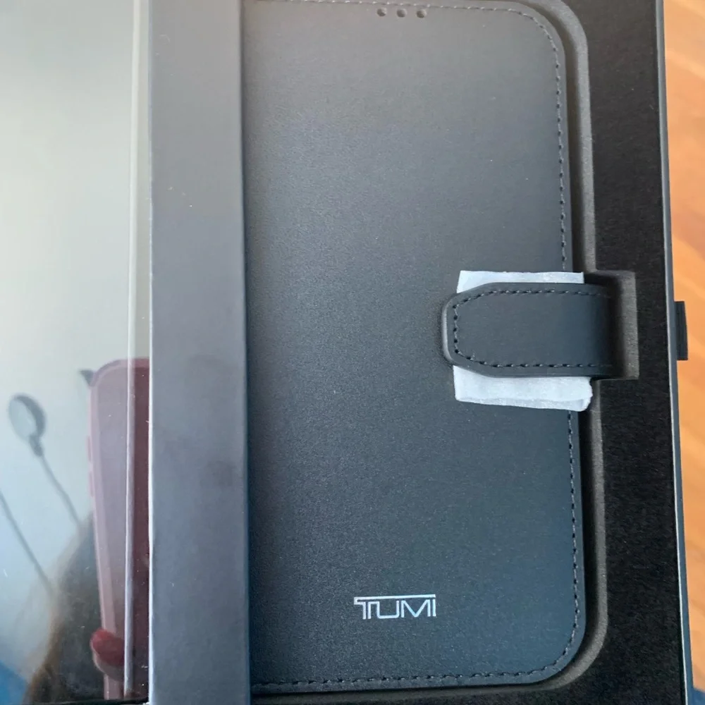 TUMI Folio wallet case iPhone 14Pro NEW! BLACK OR Limited edition 1 BROWN left!