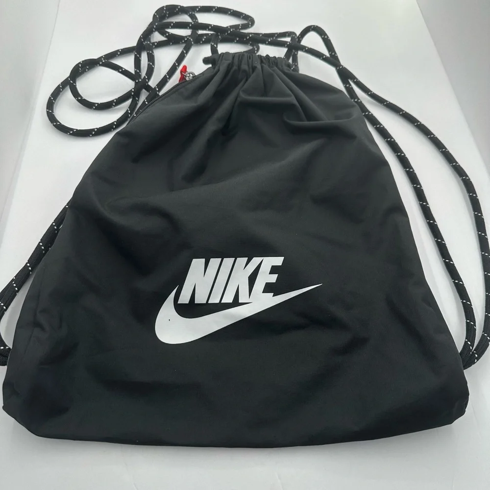 Nike compact drawstring
