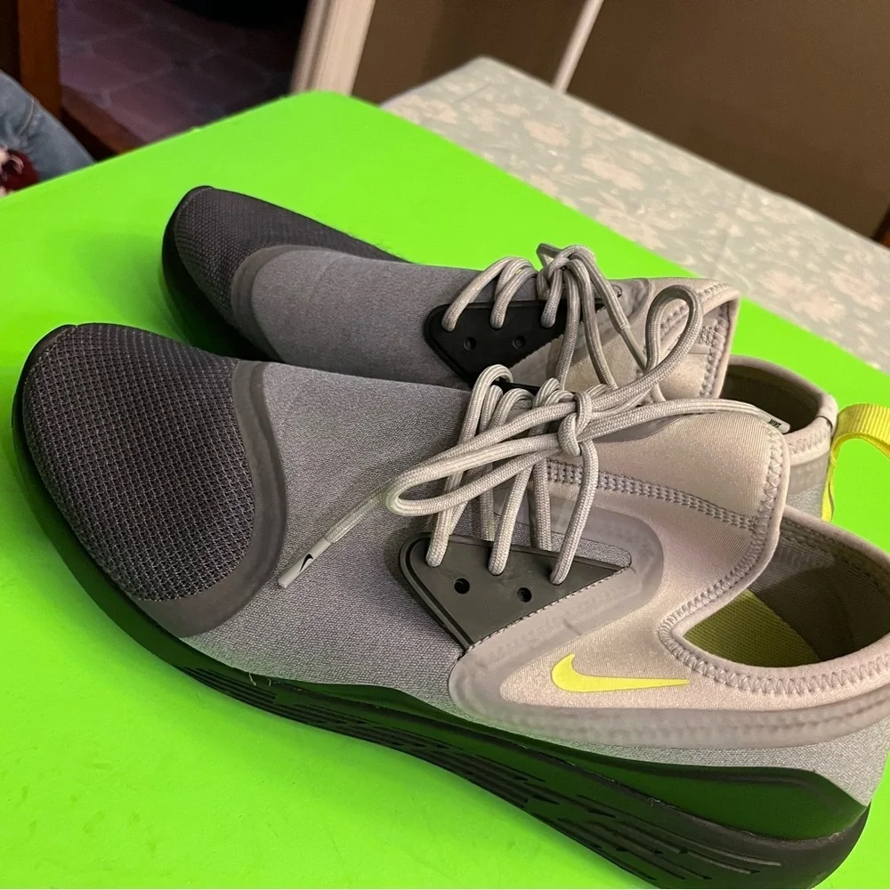 Nike Men's Gray and Black Athletic Shoes