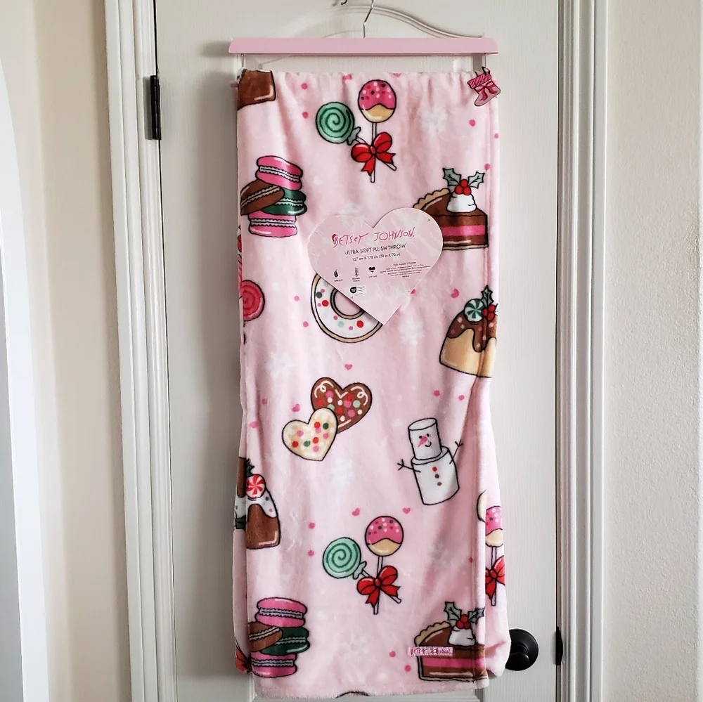 Betsey Johnson Holiday Treats Pink Plush Throw Blanket 50 x 70 NWT