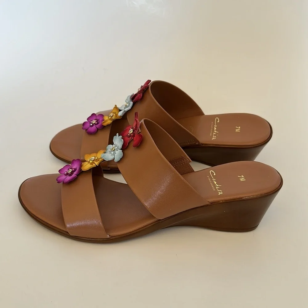 New Contesa taupe wedge summer slip on sandals with floral applique Sz 7M