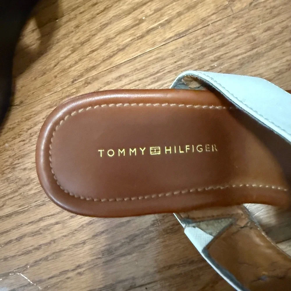 Tommy Hilfiger step into