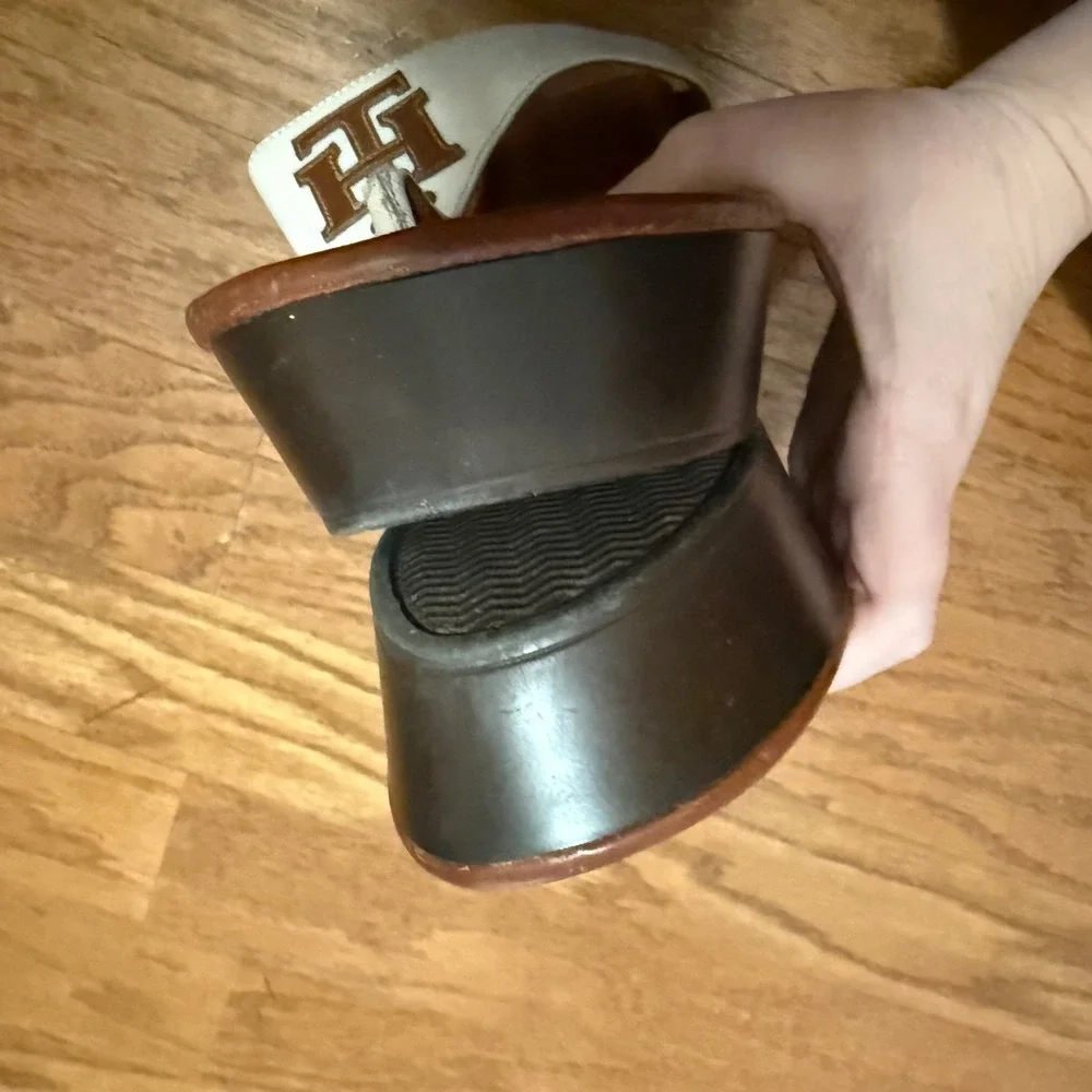 Tommy Hilfiger step into