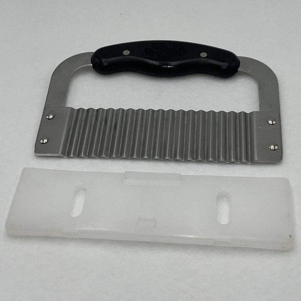Pampered Chef Stainless‎ Steel Crinkle Cutter with Blade Cover Black Silver
