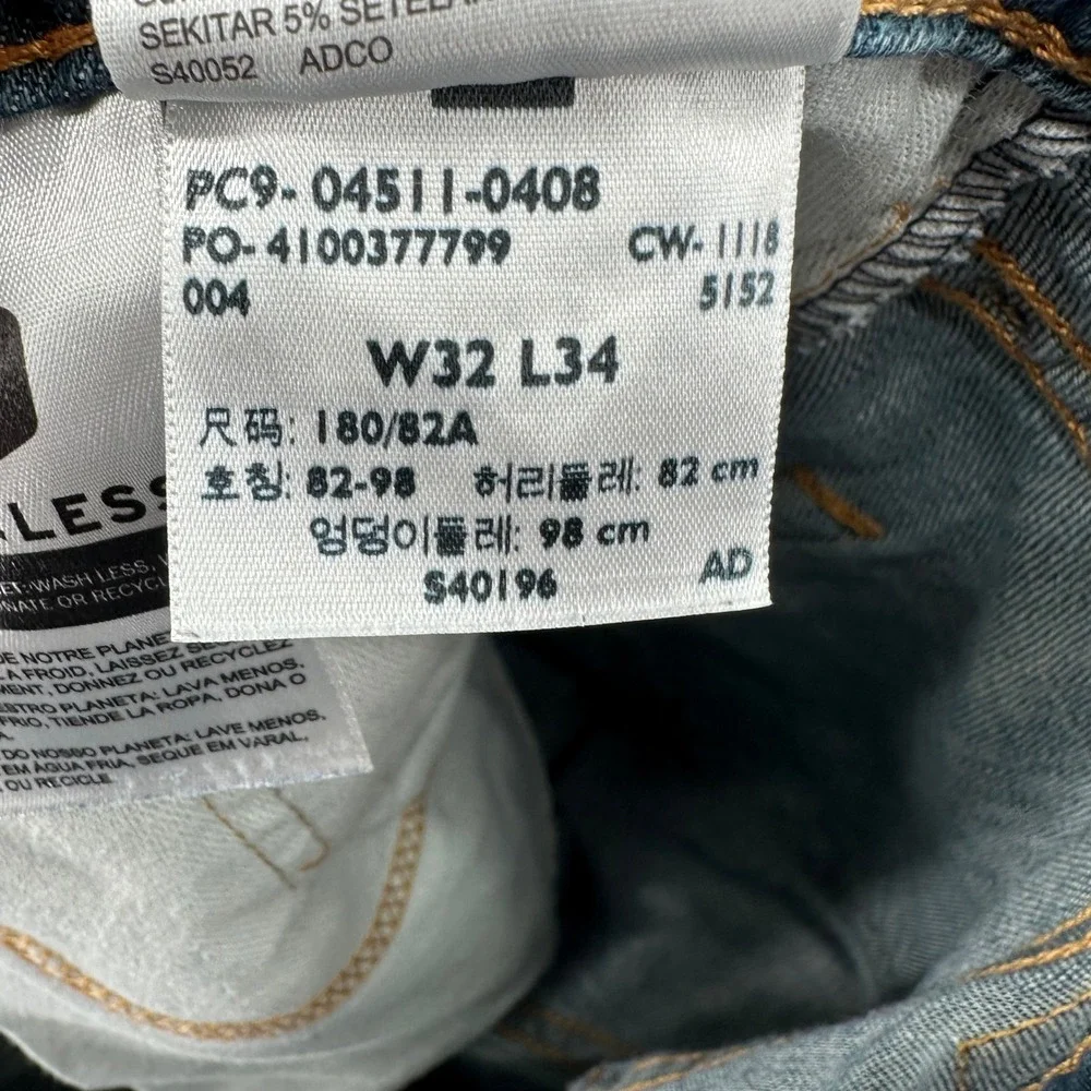 Levis waist 32