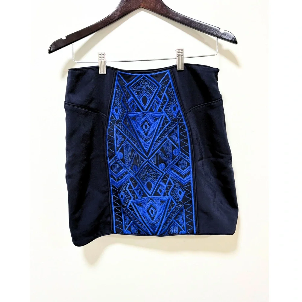 ASO Serena Van Der Woodsen in Gossip Girl Tibi Mini Geometric Skirt Alt