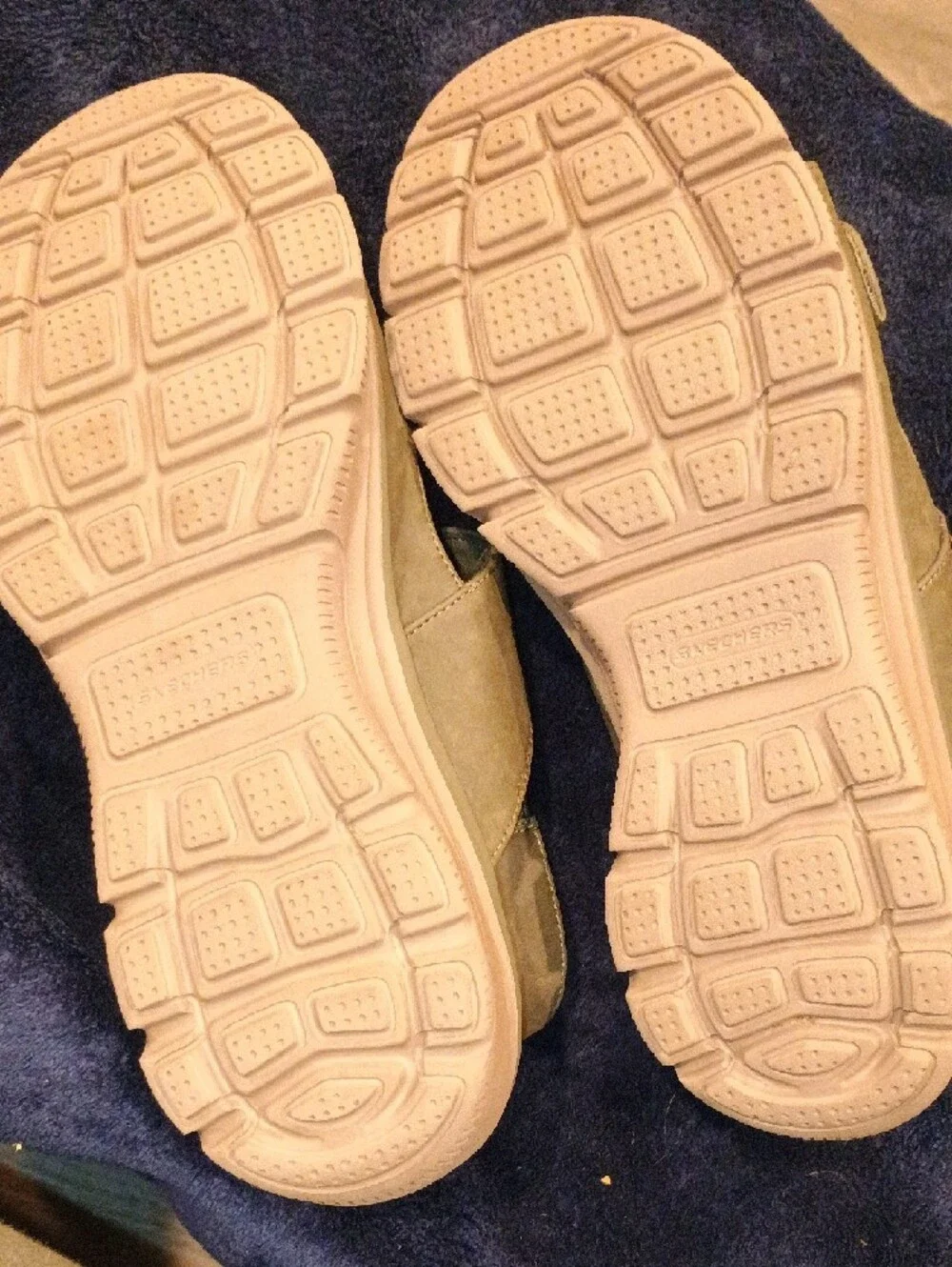 Skechers suede upper