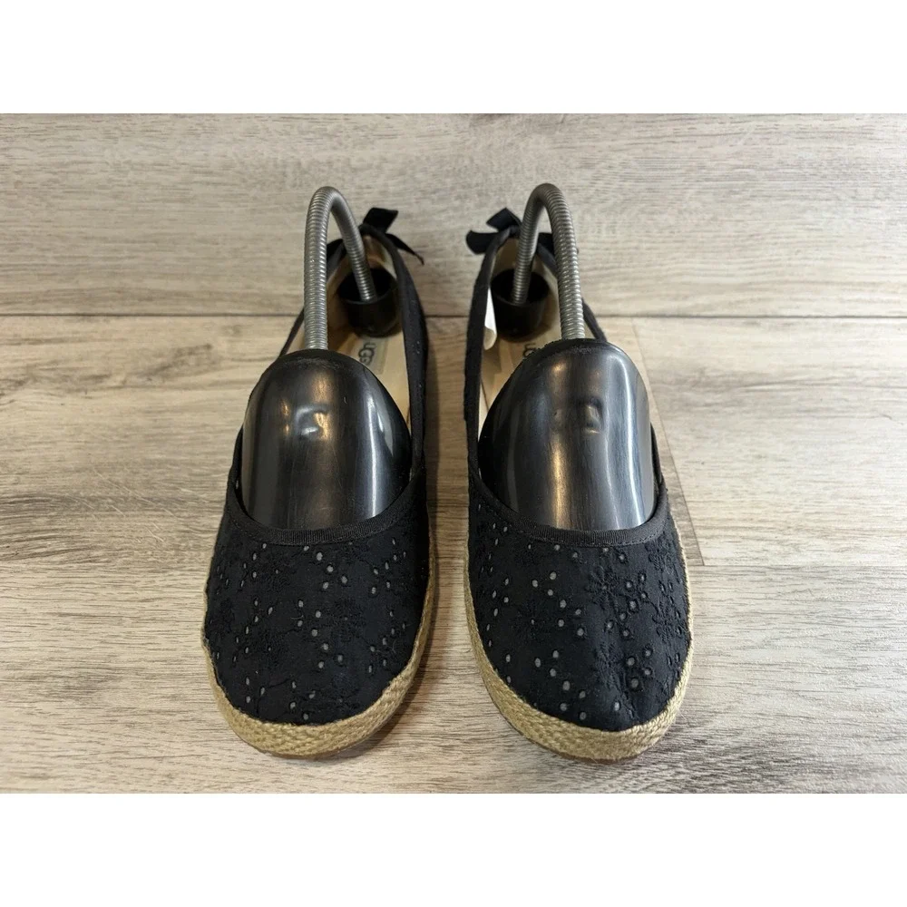 UGG tassy eyelet