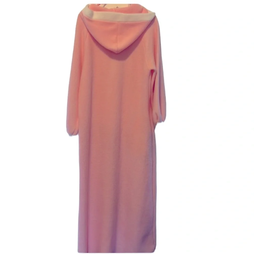Vintage Cozy Fluffy Pink and White Hooded Bathrobe with Side Pocket. Size=Medium