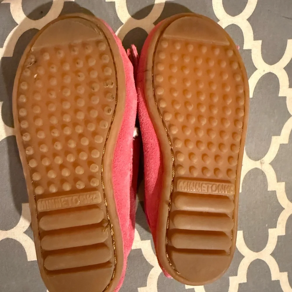 Minnetonka girls Moccasins 9 Pink