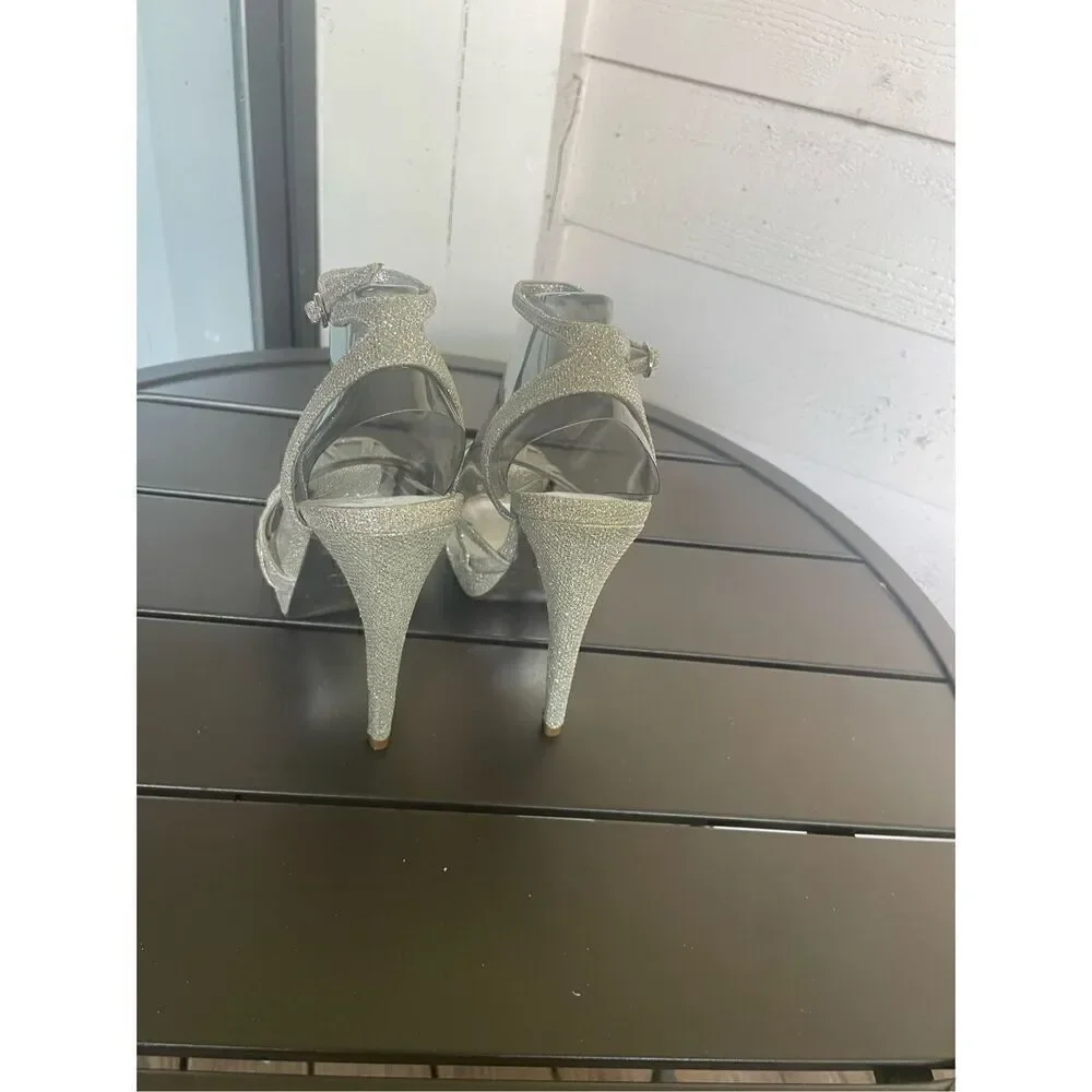 Adrianna Papell brand adrianna