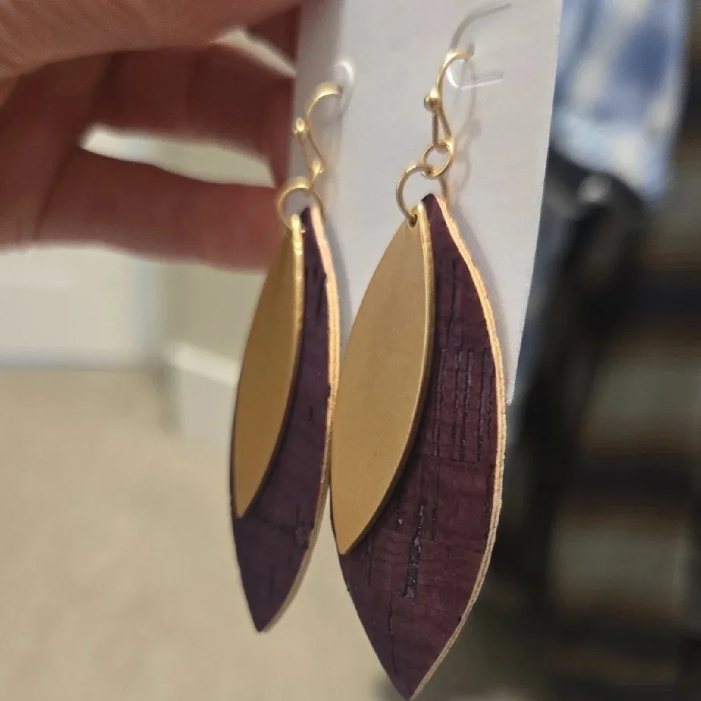NWT Marlyn Schiff Layered Leaf Earrings