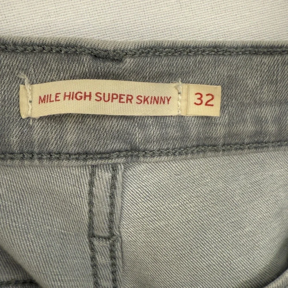 Levis levi mile