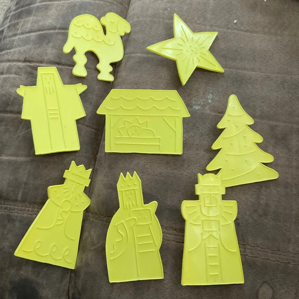 Vintage Yellow Plastic‎ Nativity Cookie Cutter Set 8 Piece Christmas Wise Men