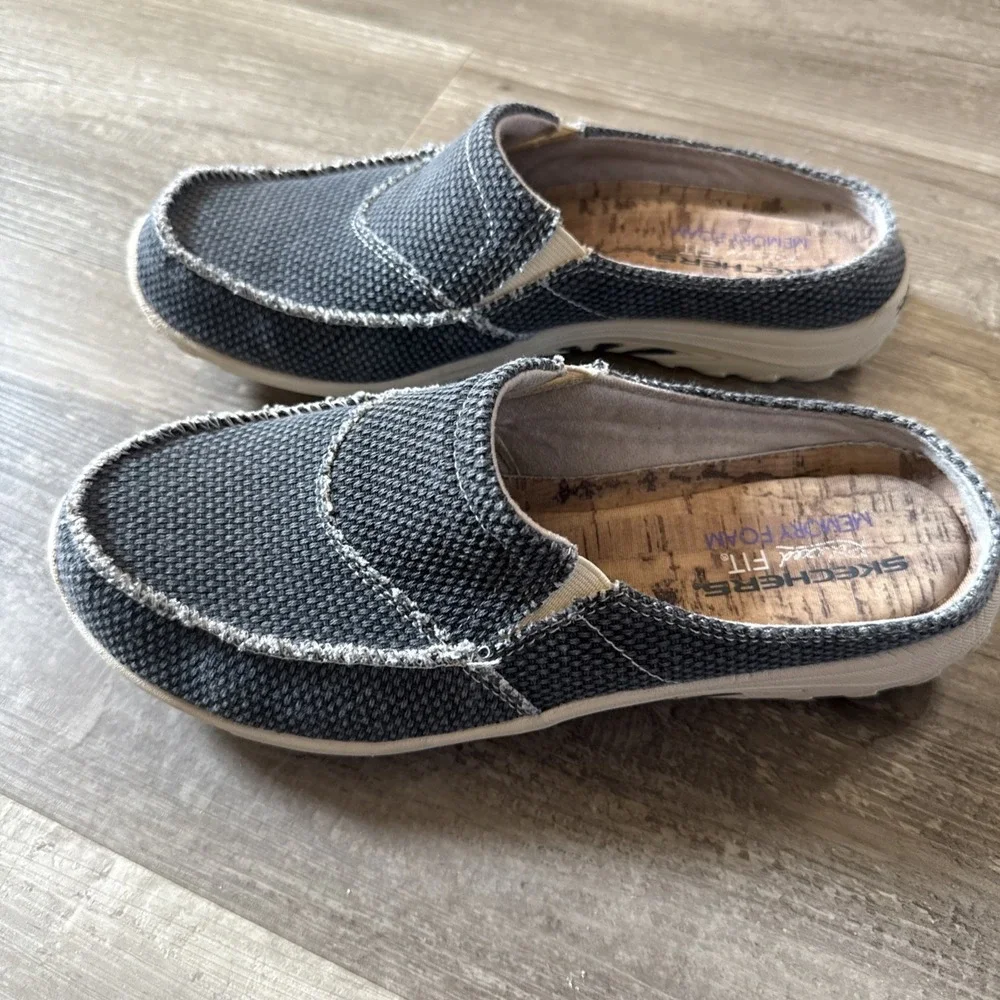Skechers Relaxed Fit Slip On Canvas Mules Women's Size 8 Navy Blue Denim Comfort