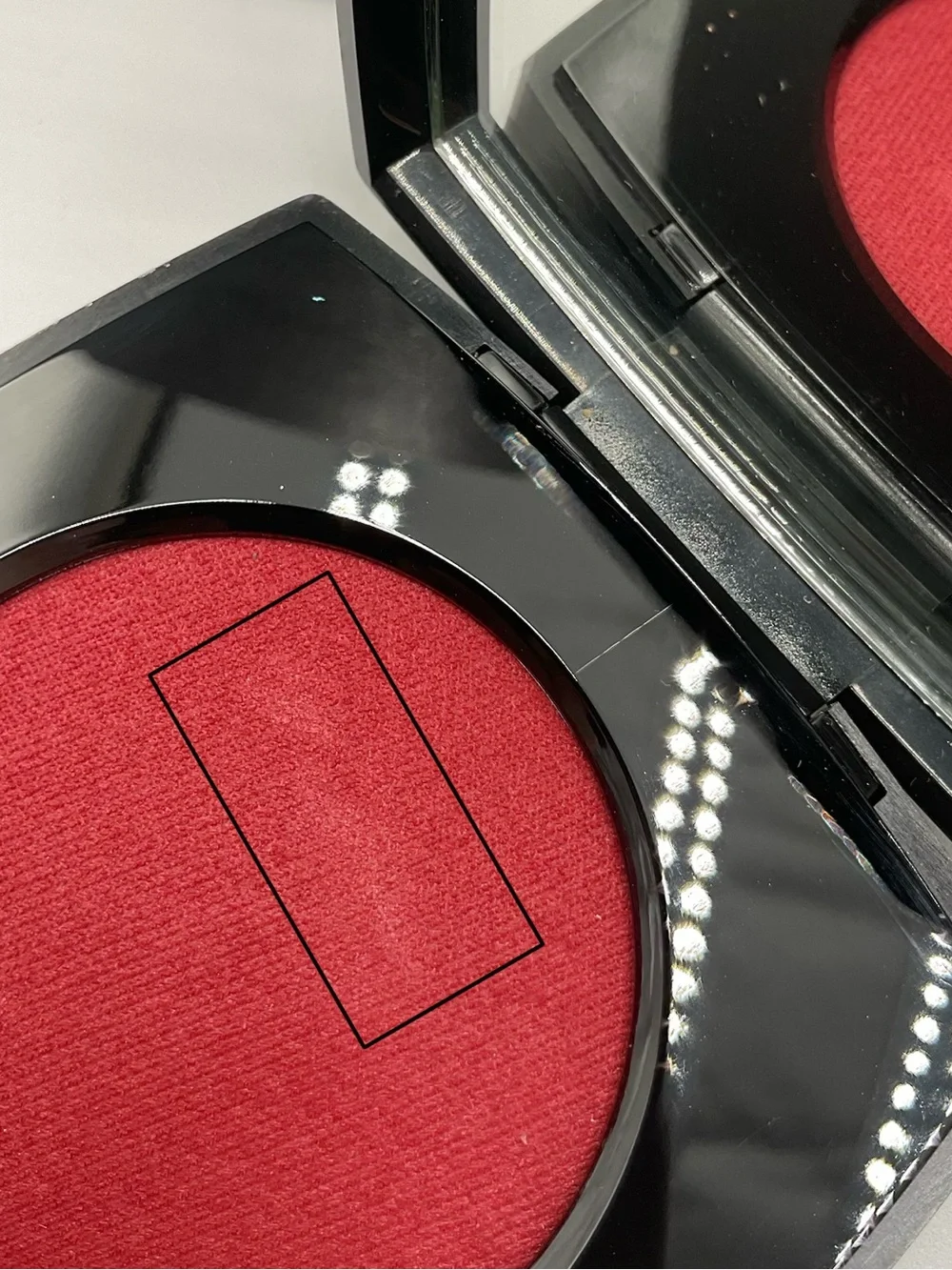 CHANEL joues contraste