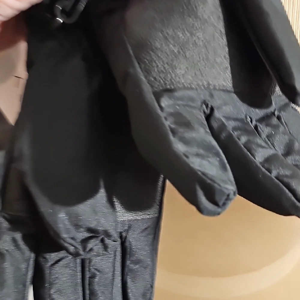 Igloos Black Insulated Gloves Youth Large