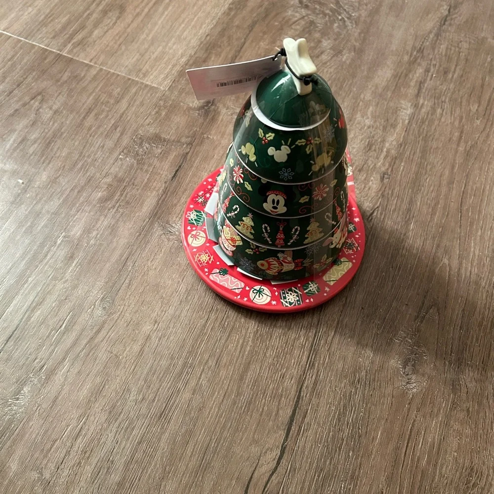 NWT Disney Minnie and Mickey Christmas Tree Measuring Cups Set