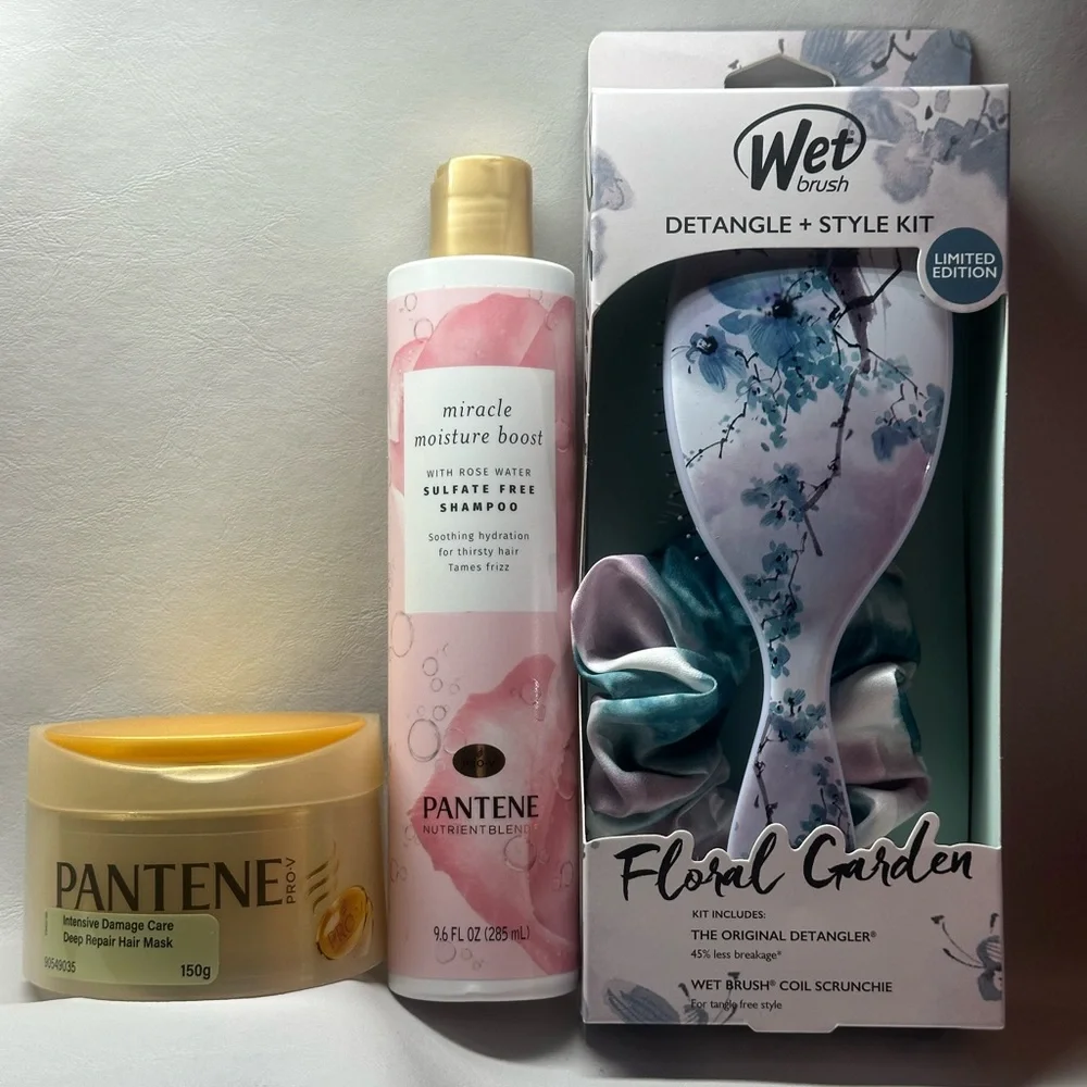 Pantene Hair Care Set with Wet‎ Brush