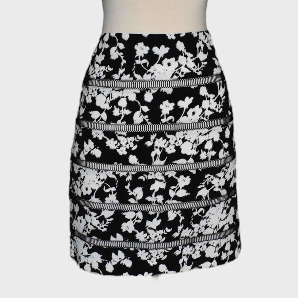 White House Black Market Floral Lattice Pencil‎ Skirt