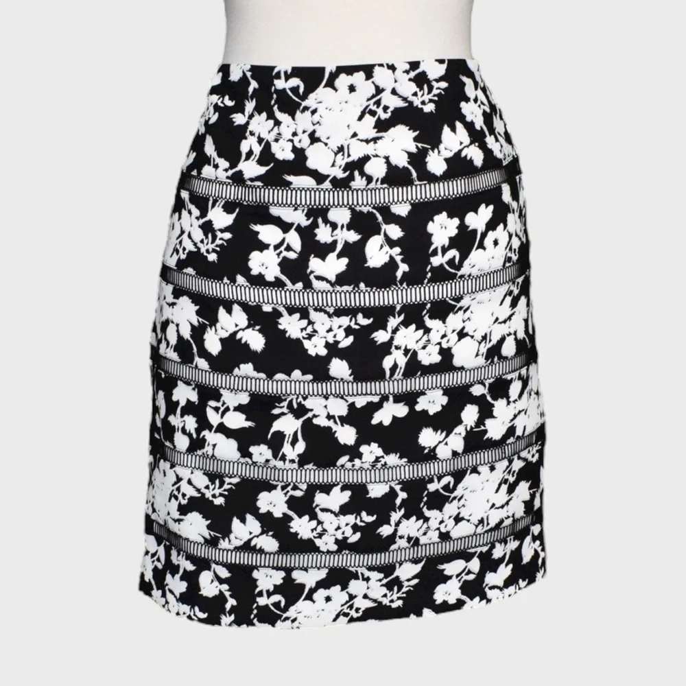 White House Black Market Floral Lattice Pencil‎ Skirt