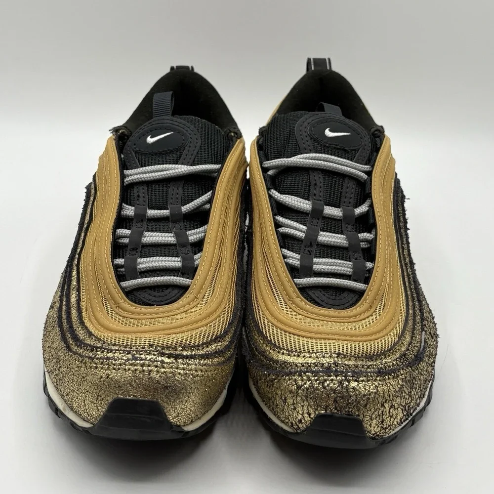 Nike ships poly