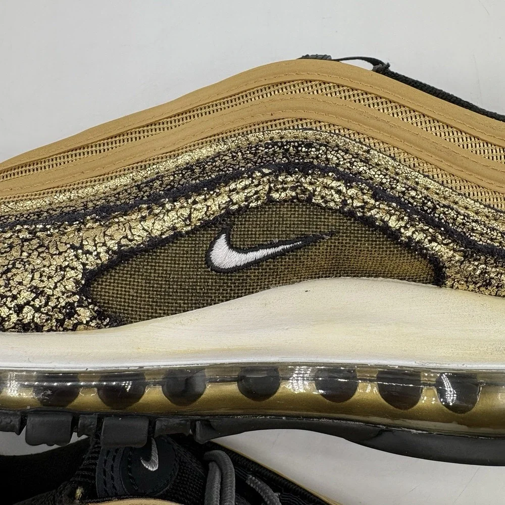 Nike ships poly