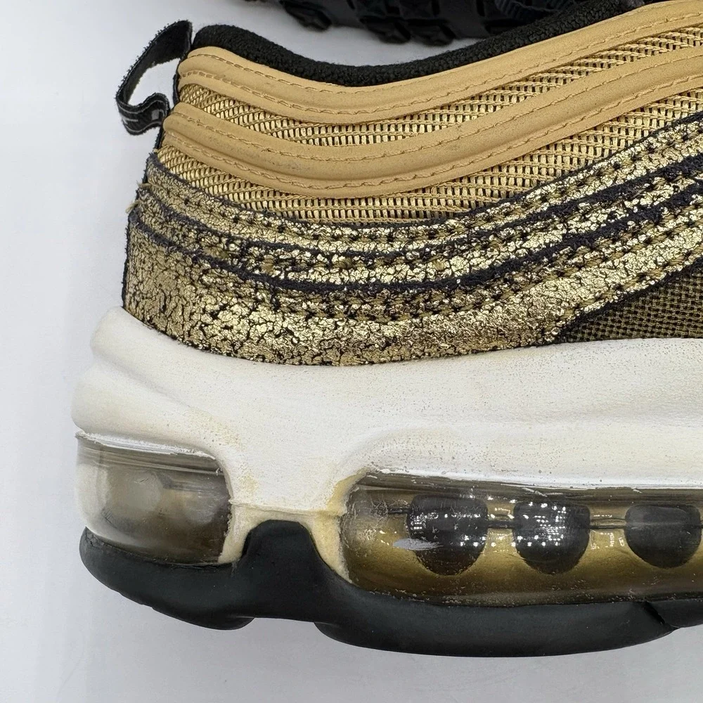Nike ships poly