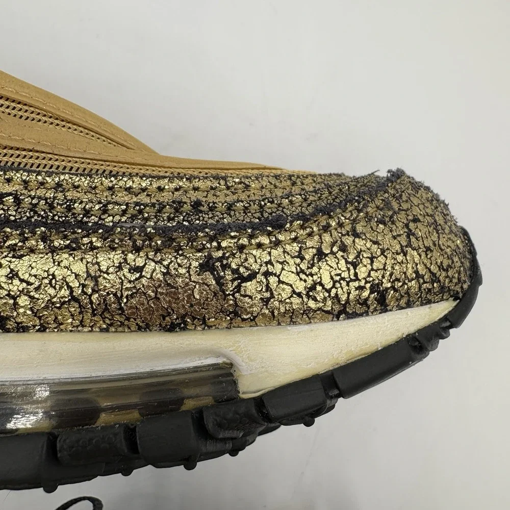 Nike ships poly