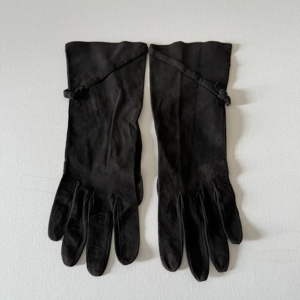 1960s Vintage Lightweight Suede Black Unlined Gloves knot detail Size 7.5