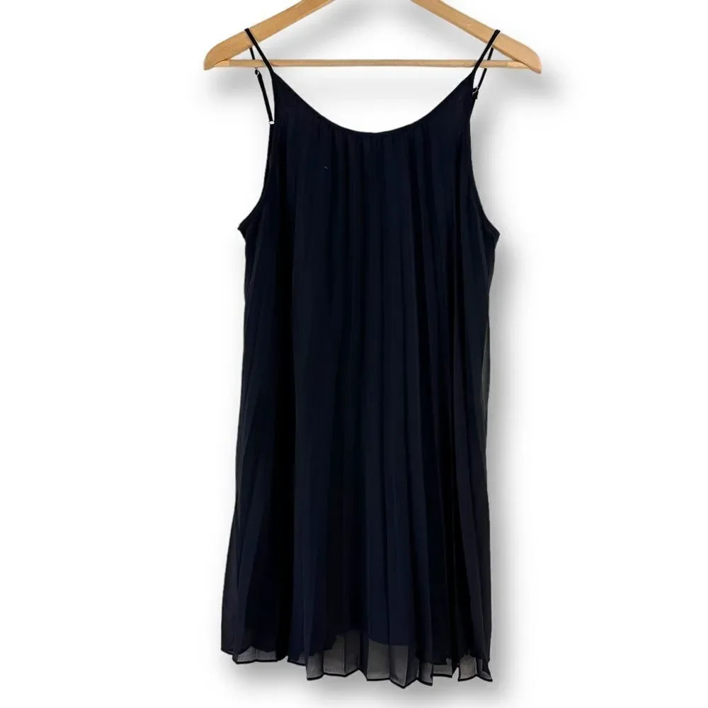 BCBGeneration black pleated lined sleeveless mini size M‎