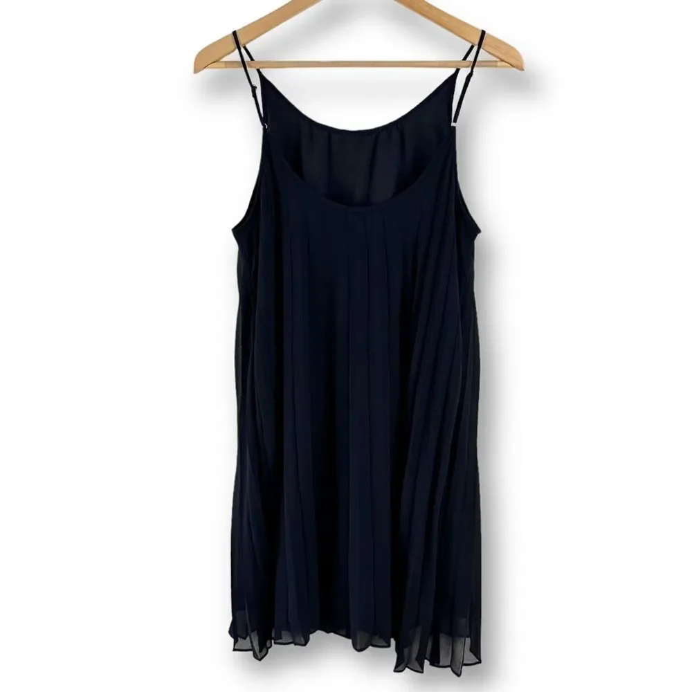 BCBGeneration black pleated lined sleeveless mini size M‎