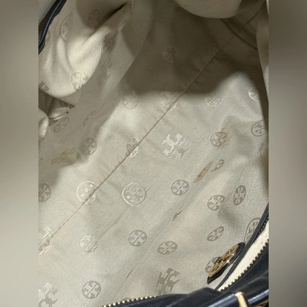 Tory Burch handle detachable odor