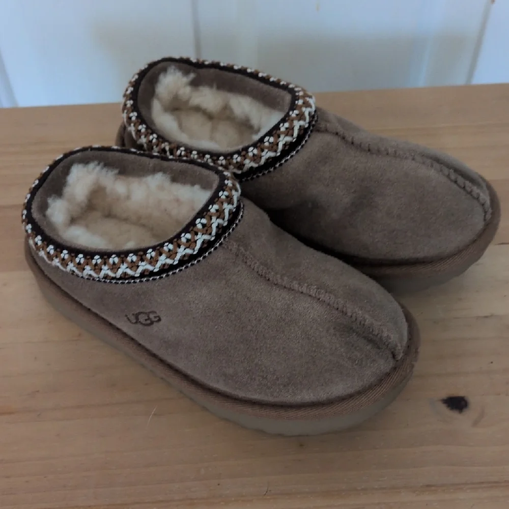 UGG too cute